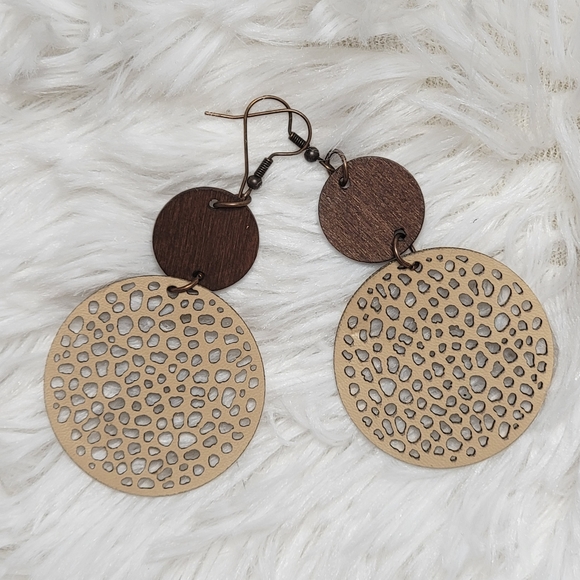 Boho round leather and wood lightweight cut out drop earrings NWOT - Picture 2 of 6
